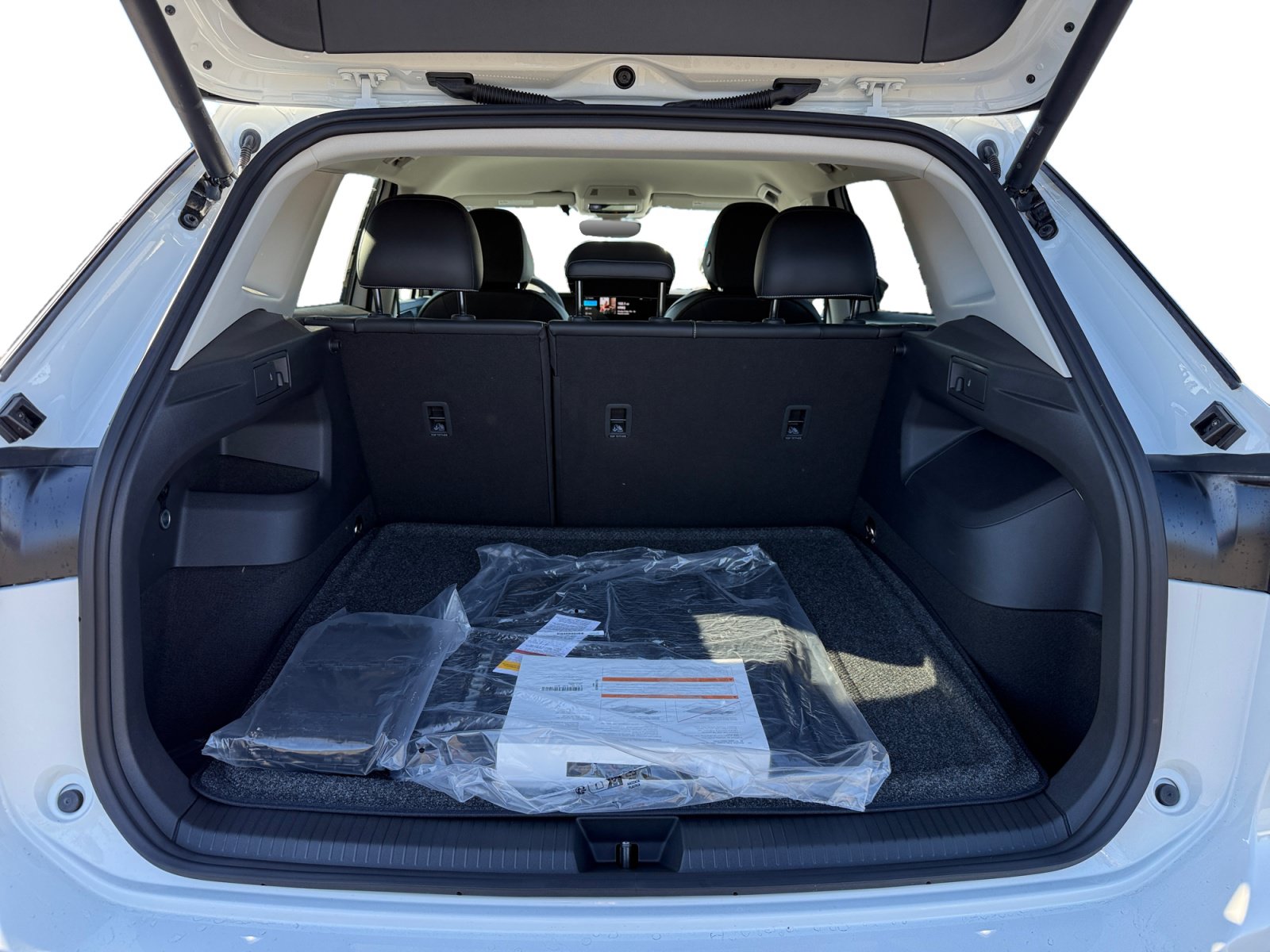 New 2026 Volkswagen Tiguan SE FWD image 17
