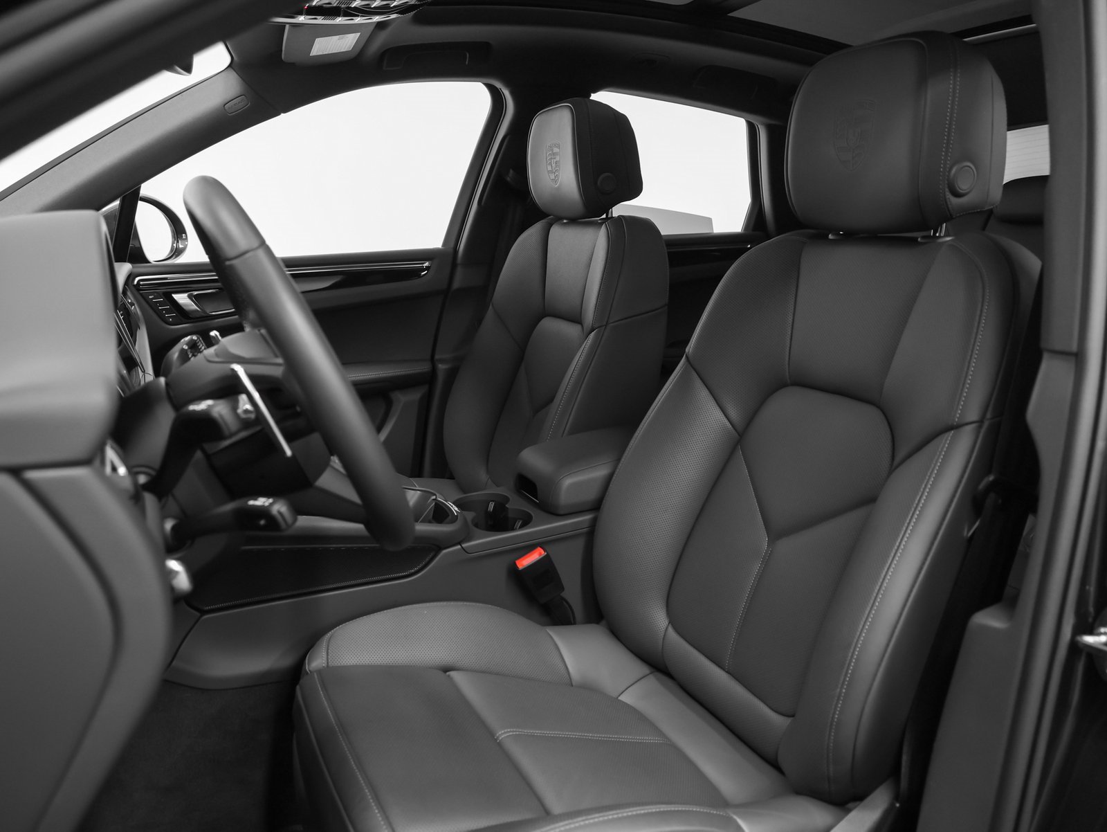 Used 2025 Porsche Macan image 5