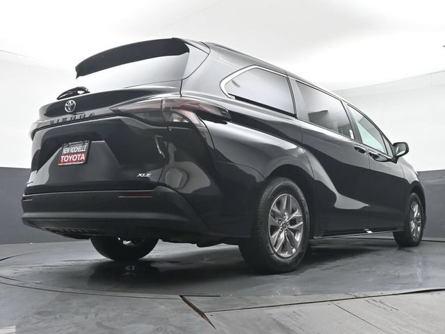 Used 2026 Toyota Sienna XLE AWD/4WD image 39