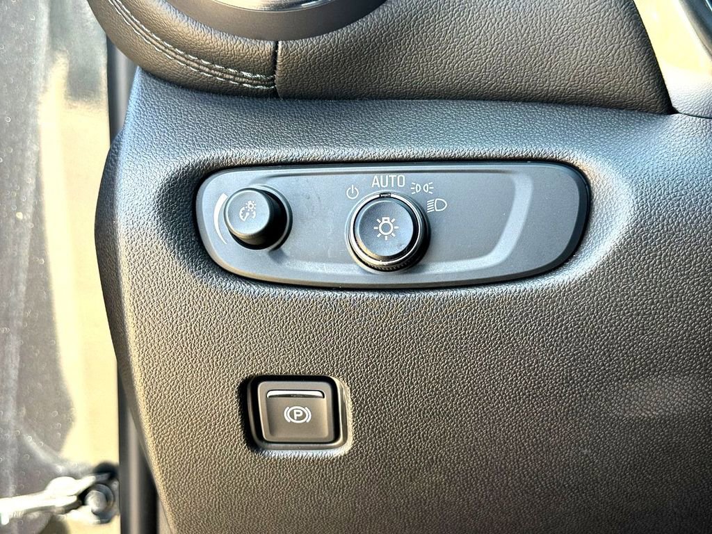 Used 2019 Chevrolet Blazer LT image 17