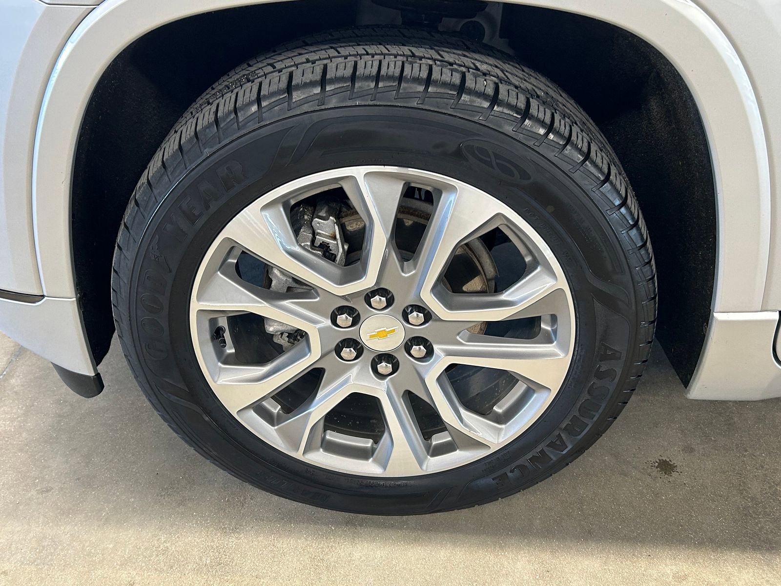 Used 2021 Chevrolet Traverse Premier w/ LPO, Blackout Package image 9