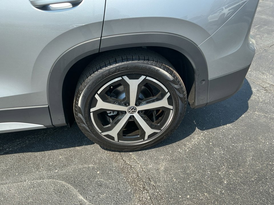 New 2026 Volkswagen Tiguan SE FWD image 22