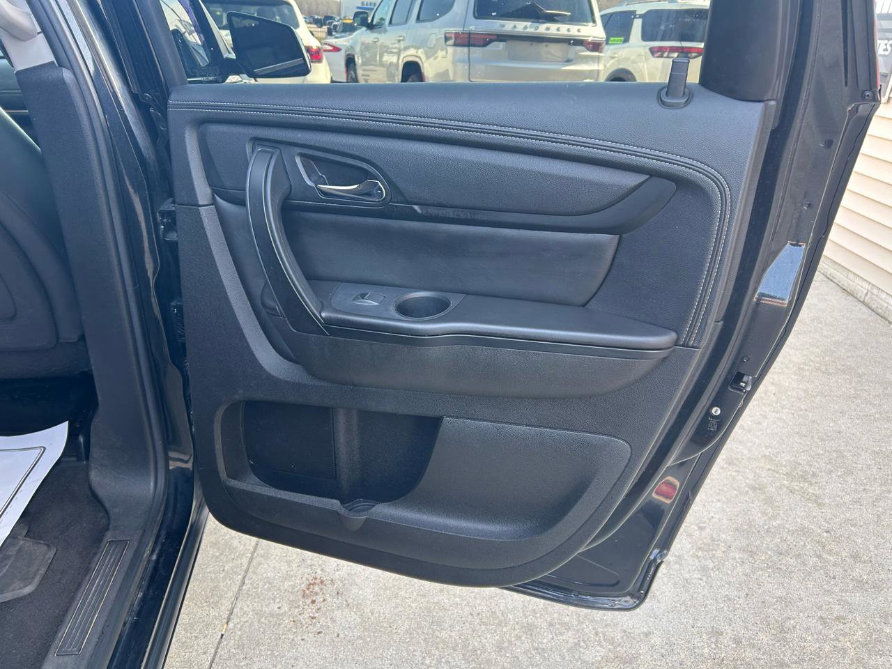 Used 2015 Chevrolet Traverse LT image 16