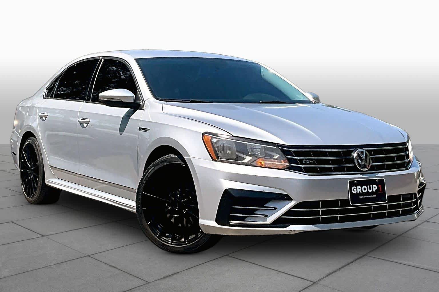 Used 2017 Volkswagen Passat 1.8T R-Line FWD image 3