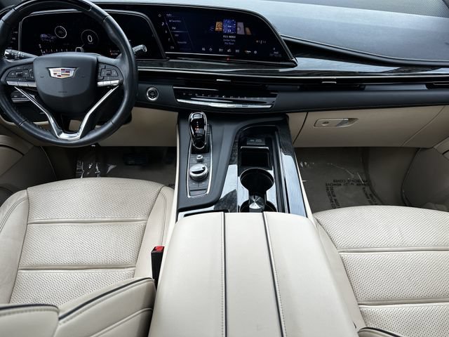 Used 2024 Cadillac Escalade Premium Luxury AWD/4WD image 15