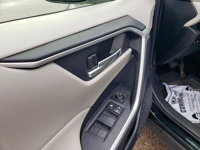 Used 2019 Toyota RAV4 XLE image 10