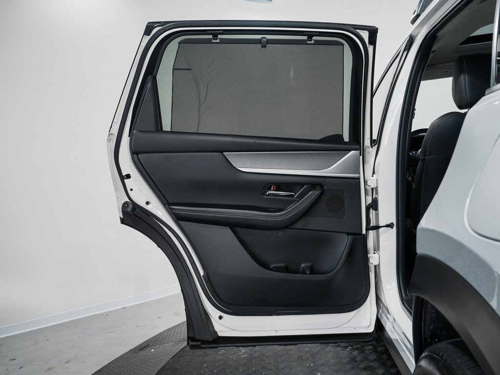 Used 2024 MAZDA CX-90 3.3 Turbo w/ Preferred Plus image 15