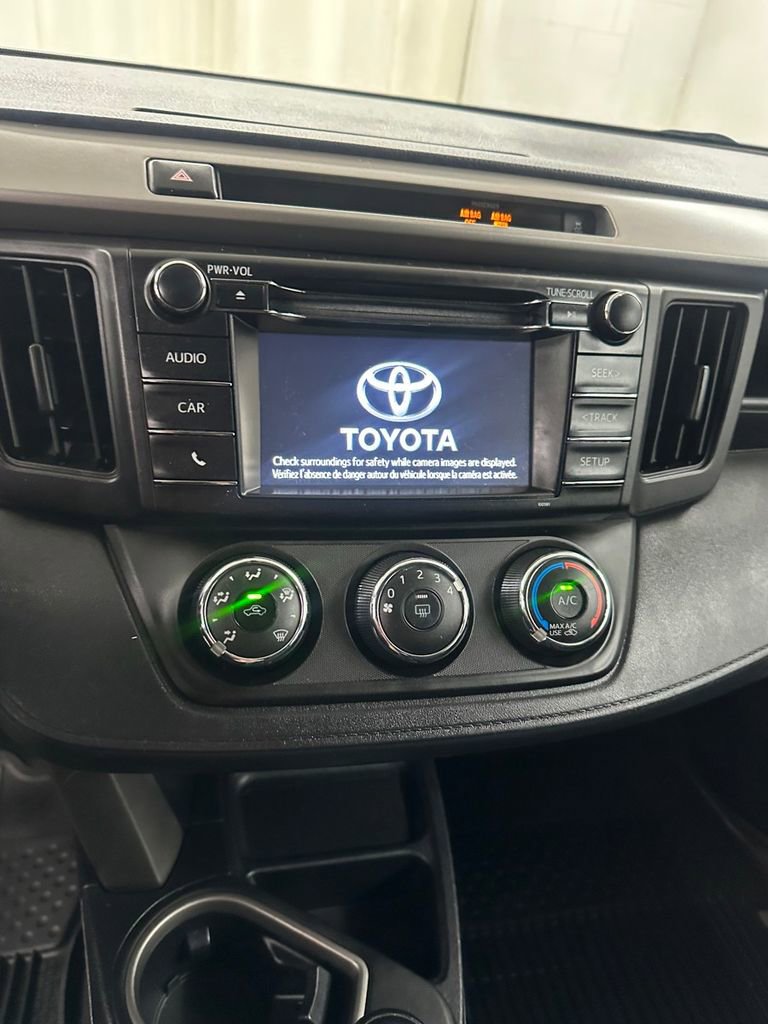 Used 2016 Toyota RAV4 LE AWD/4WD image 18