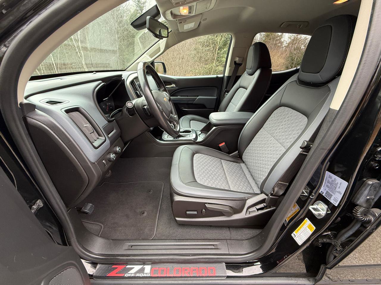 Used 2022 Chevrolet Colorado Z71 w/ Safety Package image 13