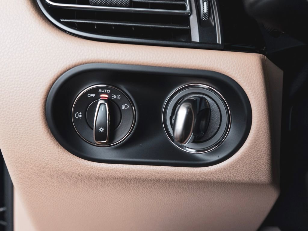 New 2025 Porsche Macan image 19