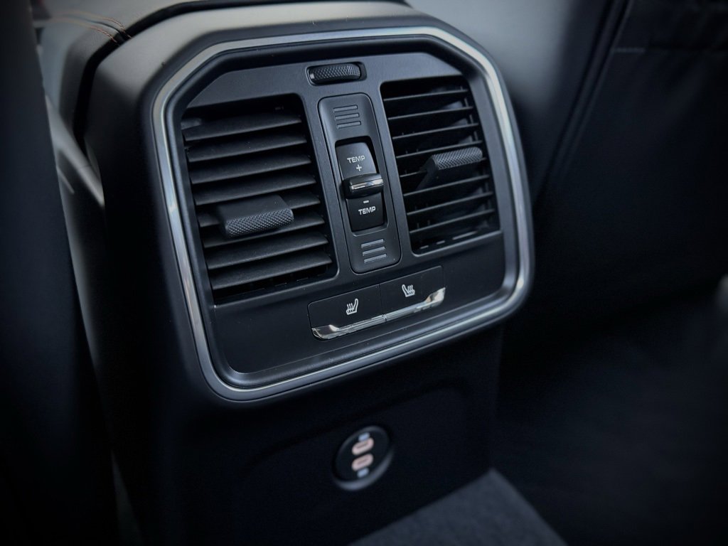 New 2025 Porsche Macan image 28