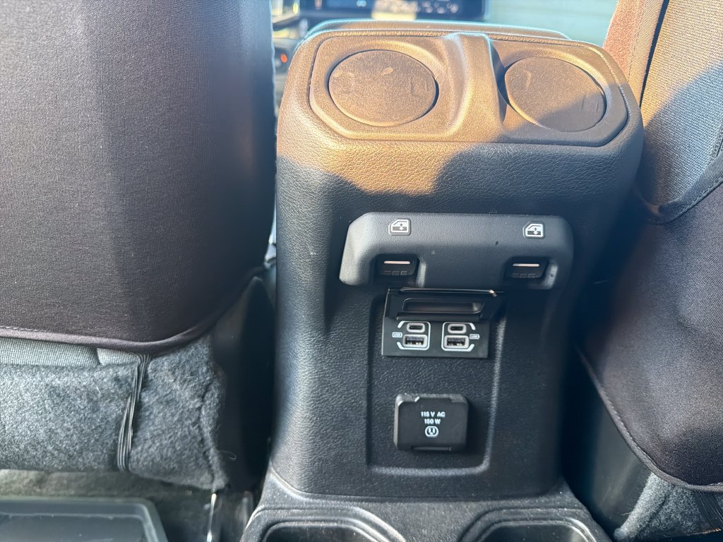 Used 2024 Jeep Wrangler Unlimited Sahara w/ Technology Group AWD/4WD image 33