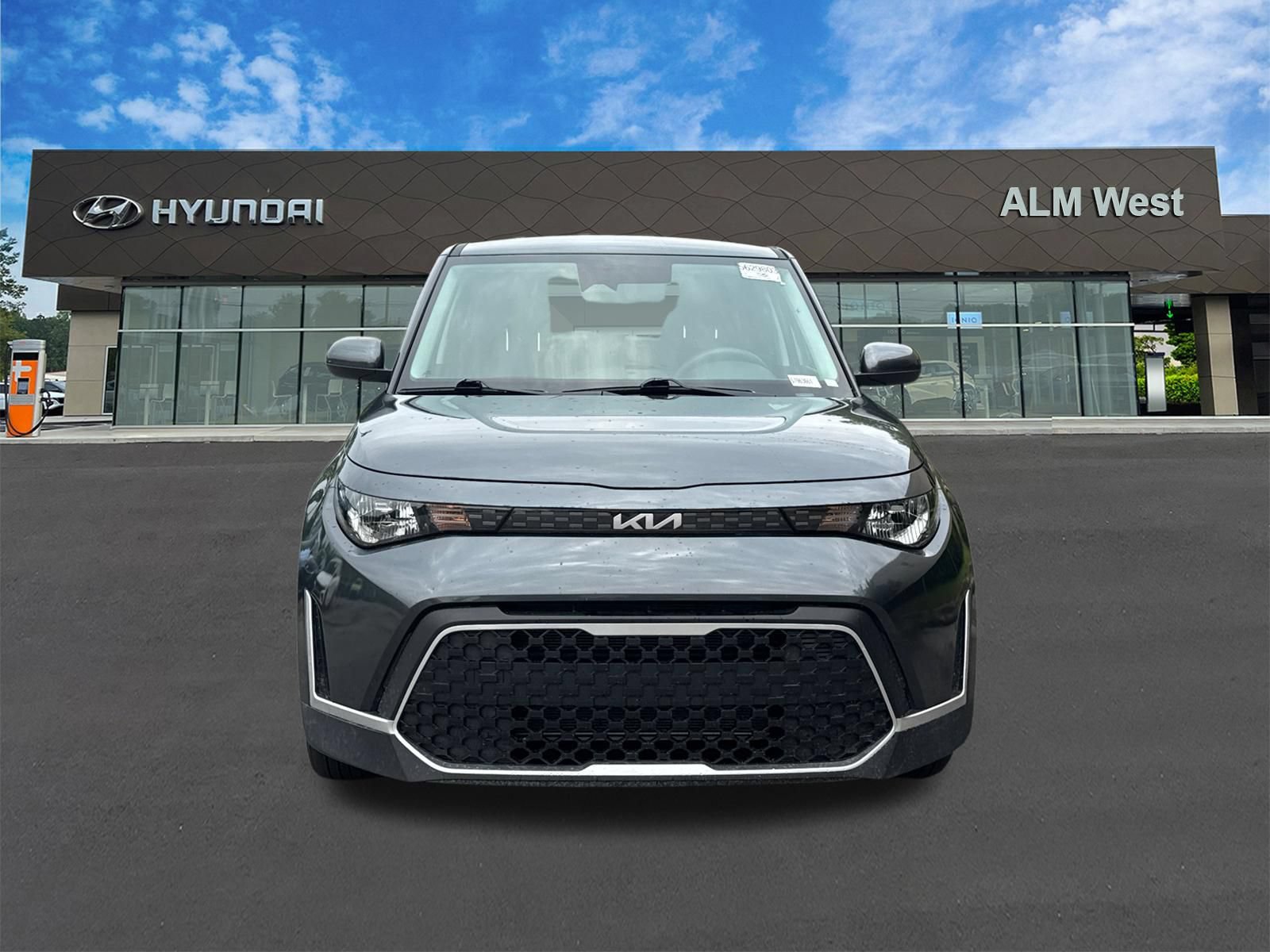 Used 2025 Kia Soul LX w/ LX Technology Package FWD image 2