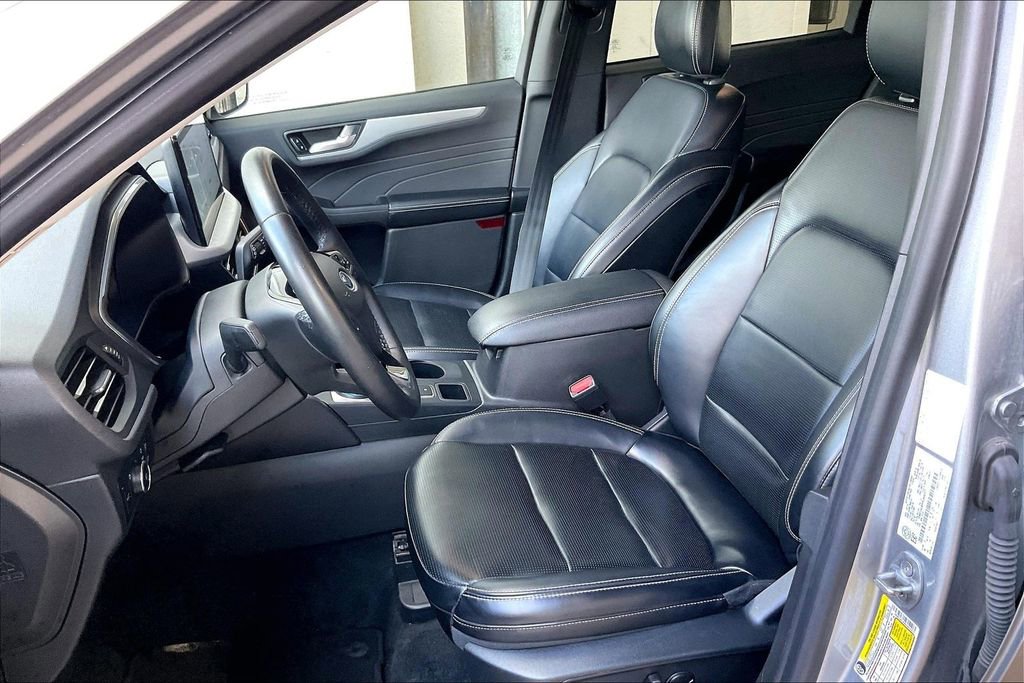 Used 2024 Ford Escape Platinum AWD/4WD image 3
