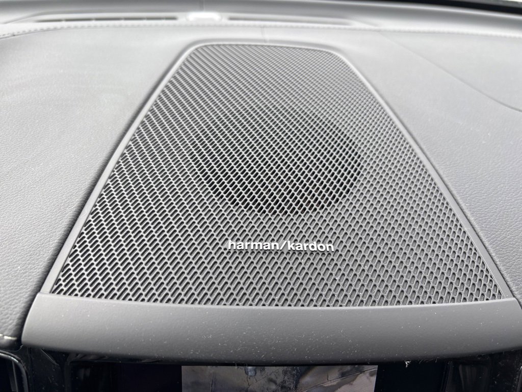 Certified 2024 Volvo XC60 B5 Ultimate w/ Protection Package Premier image 25