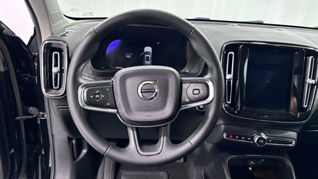 Certified 2023 Volvo XC40 B5 Plus w/ Protection Package Premier image 13