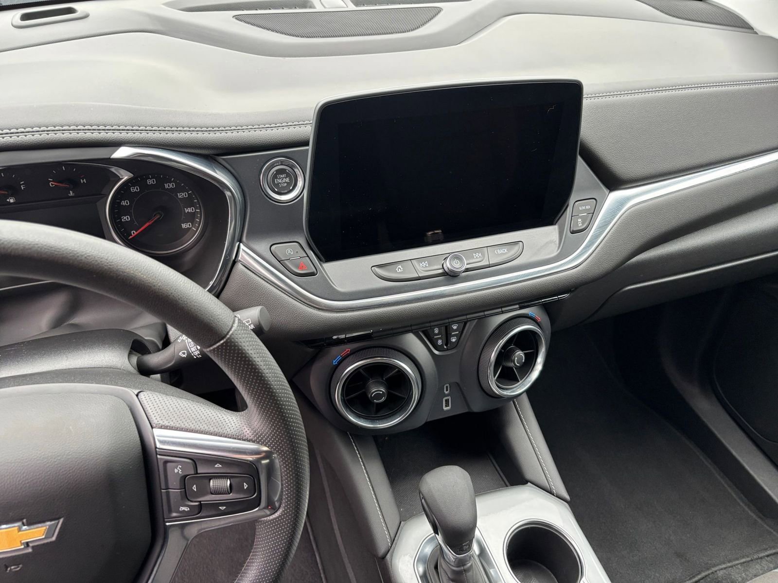 Used 2025 Chevrolet Blazer LT FWD image 17