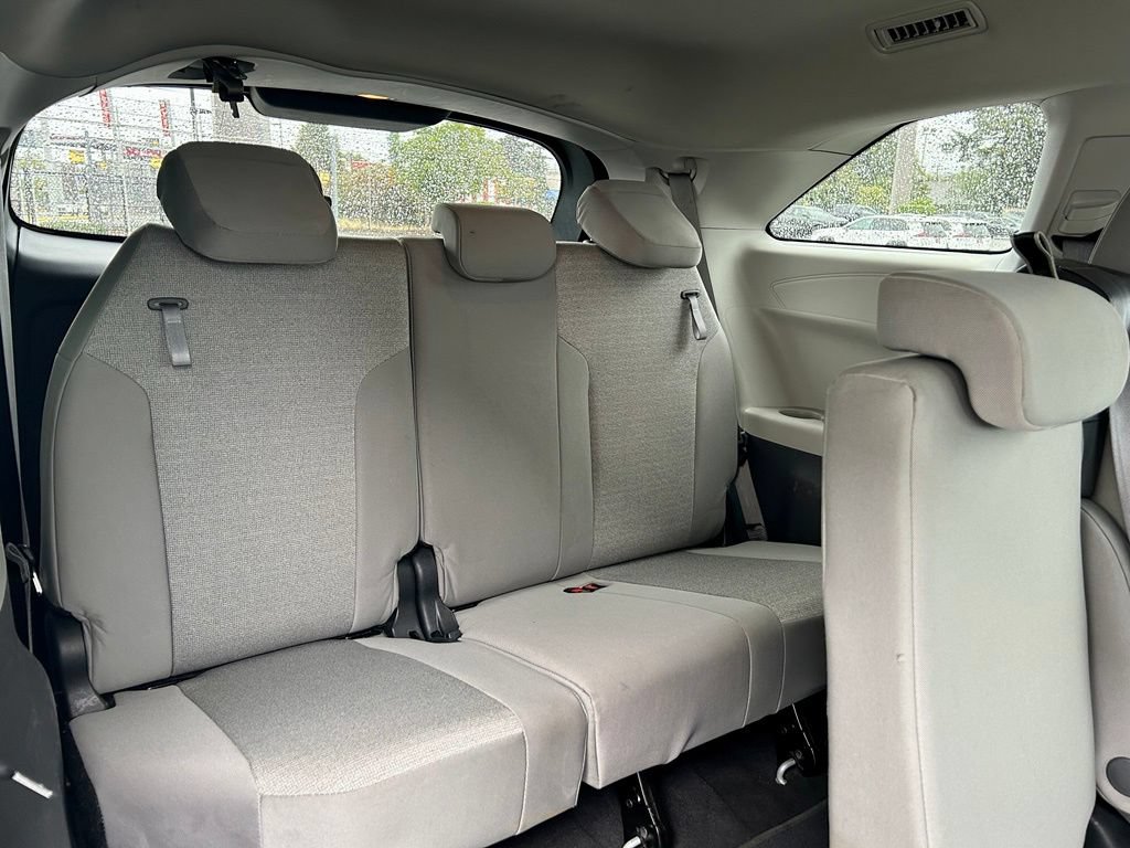 Certified 2024 Toyota Sienna LE AWD/4WD image 17
