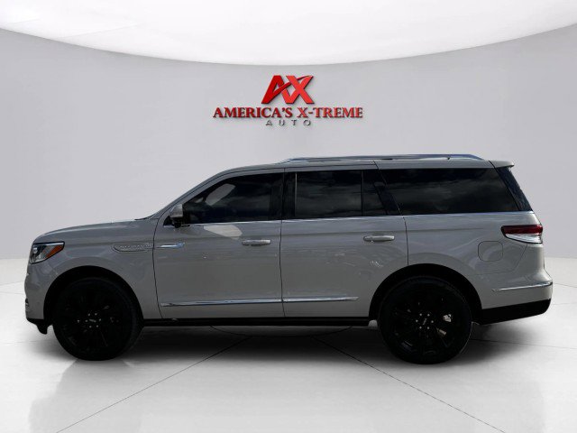 Used 2023 Lincoln Navigator Reserve image 2