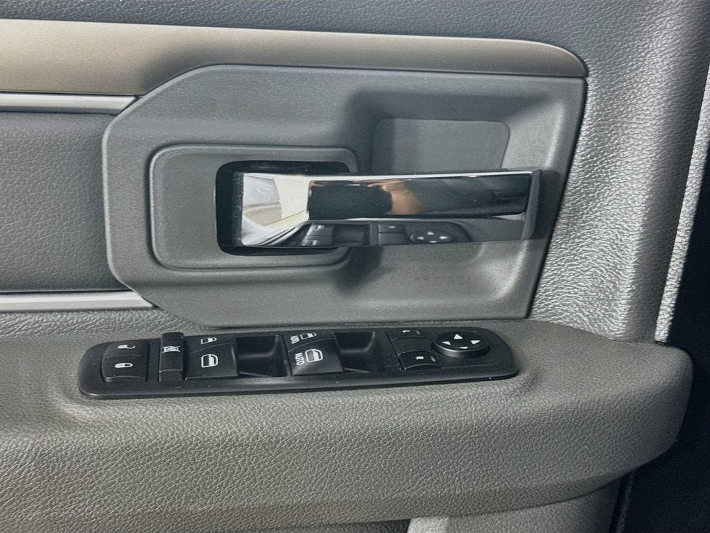 Used 2018 RAM 1500 Classic SLT RWD image 21