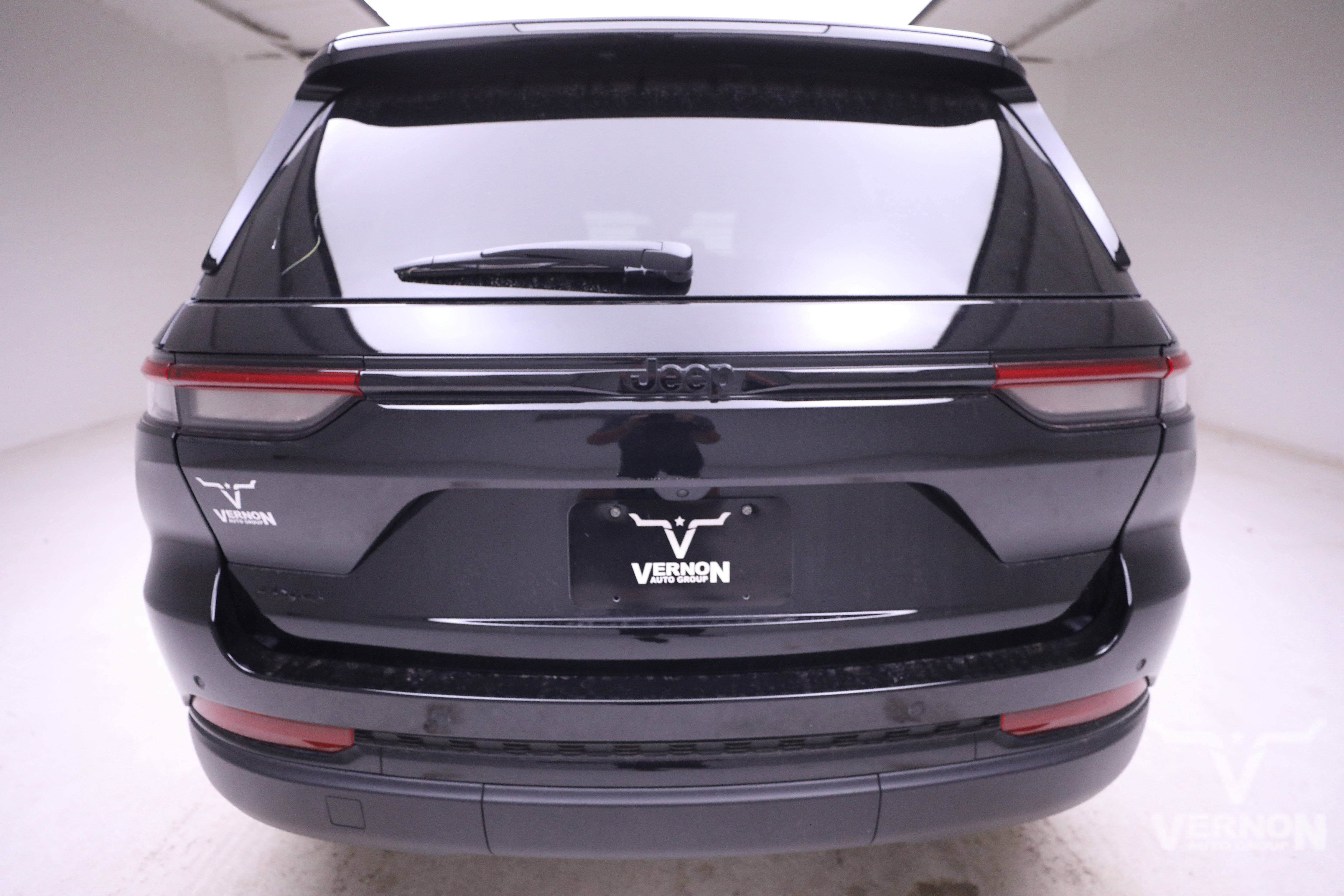 New 2025 Jeep Grand Cherokee Altitude image 4