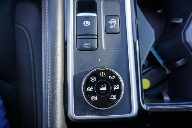 Used 2024 Nissan Pathfinder SV AWD/4WD image 21