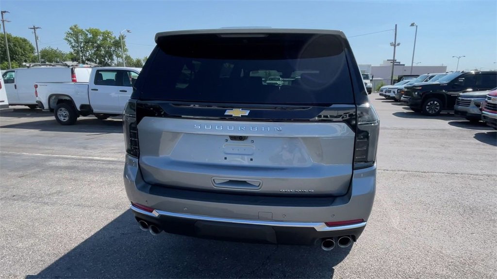 New 2025 Chevrolet Suburban Premier image 9