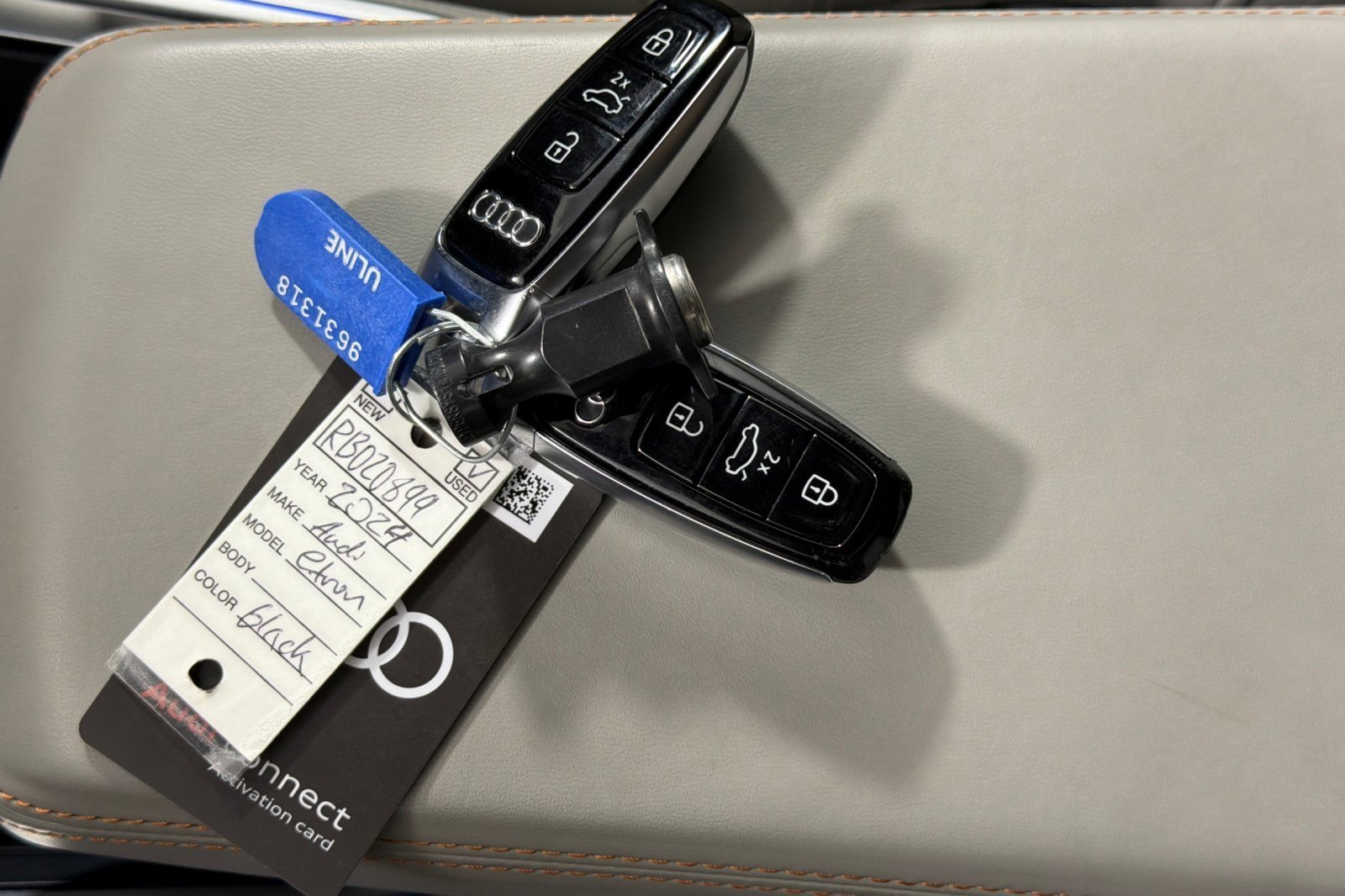 Used 2024 Audi Q8 e-tron Prestige AWD/4WD image 25