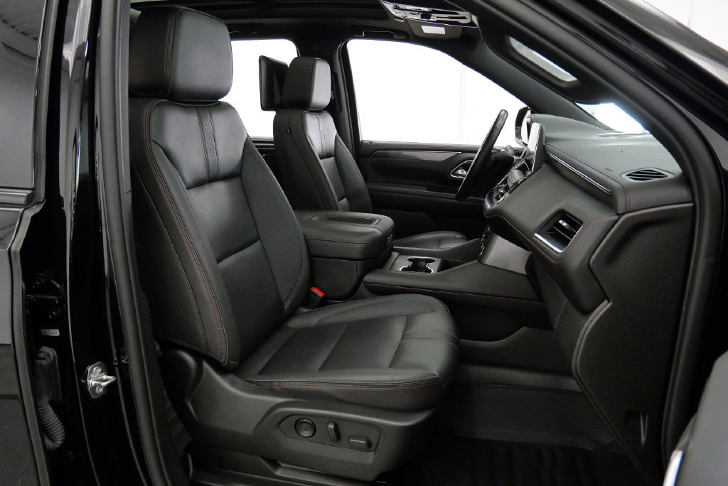 Used 2023 Chevrolet Suburban RST w/ Luxury Package AWD/4WD image 16