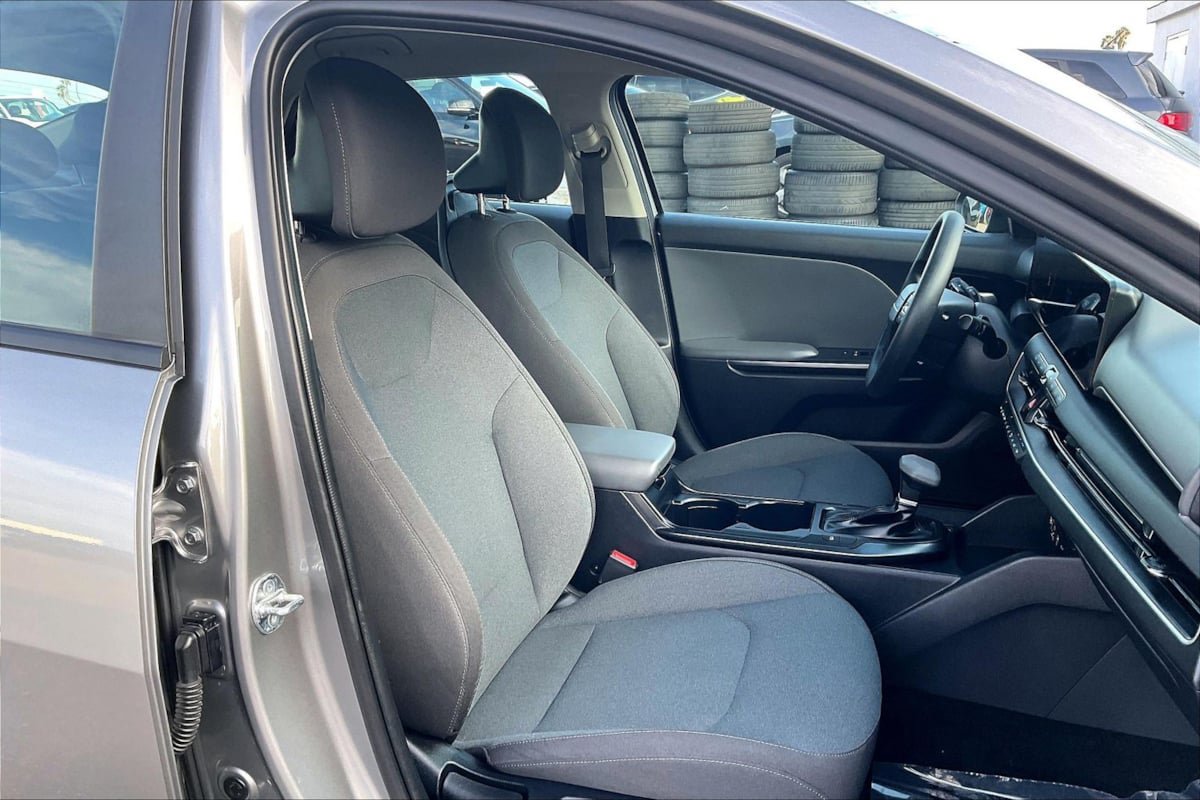 Used 2025 Kia K4 FWD image 7
