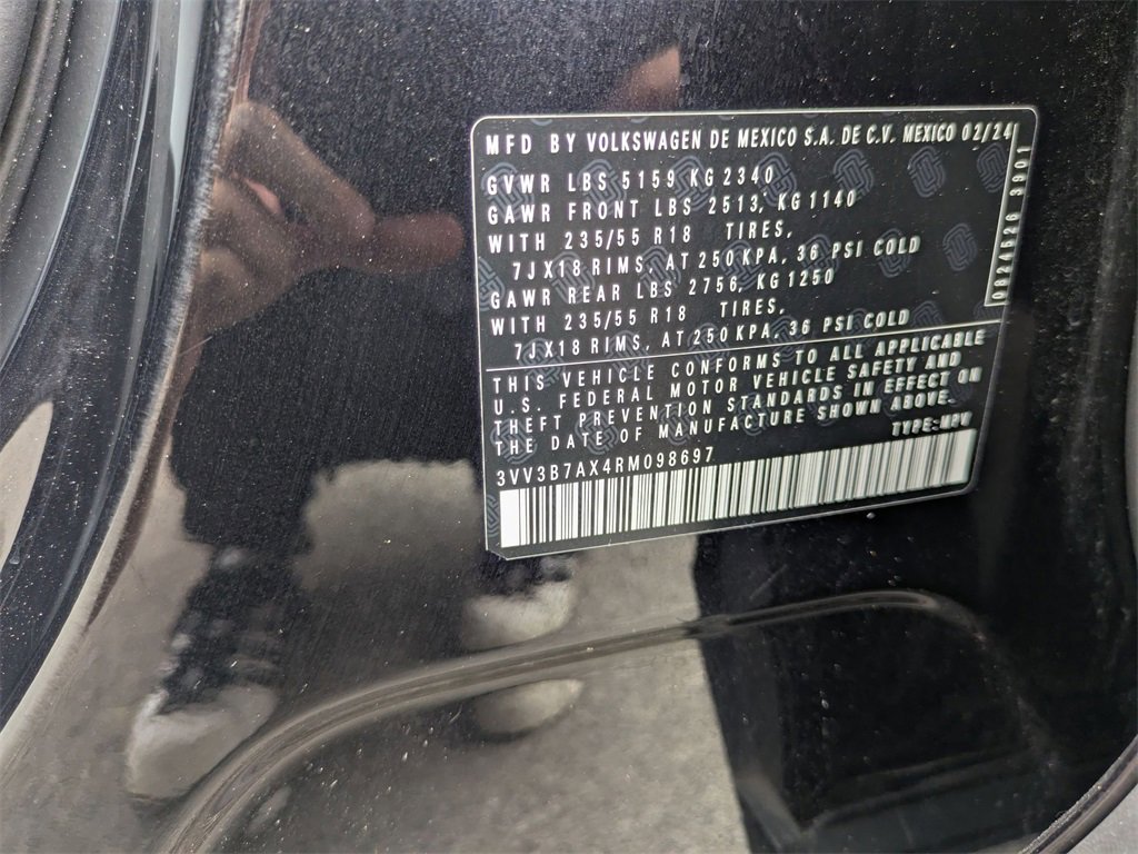Used 2024 Volkswagen Tiguan SE image 34
