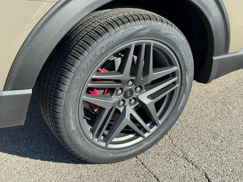 New 2026 Ford Explorer ST-Line w/ ST-Line Street Pack AWD/4WD image 4