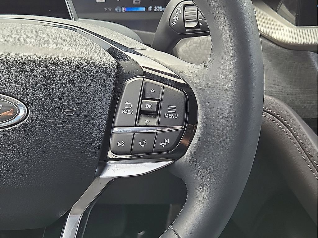 Used 2025 Ford Explorer Platinum w/ LUX Leather Package AWD/4WD image 21