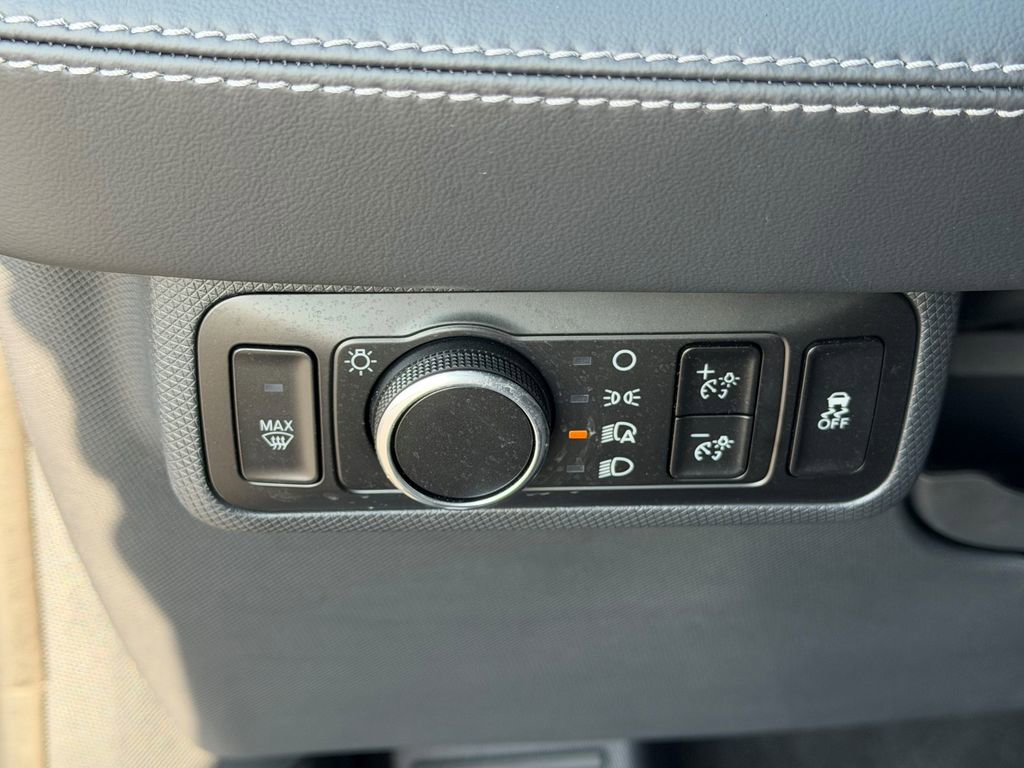 Used 2025 Ford Mustang Mach-E Premium AWD/4WD image 37