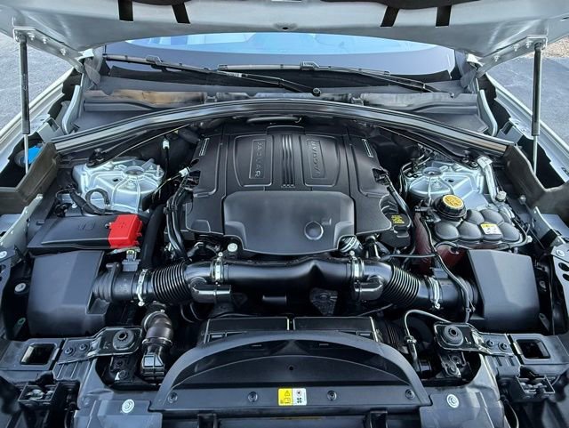 Used 2017 Jaguar F-PACE Prestige image 2