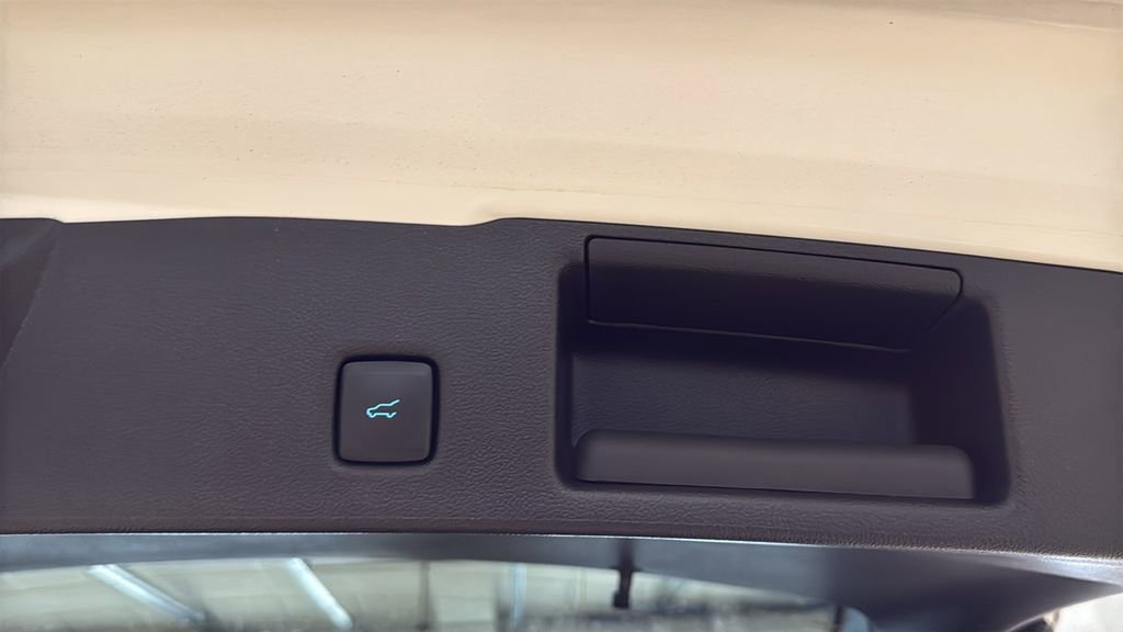 Used 2021 Ford Escape SEL image 18