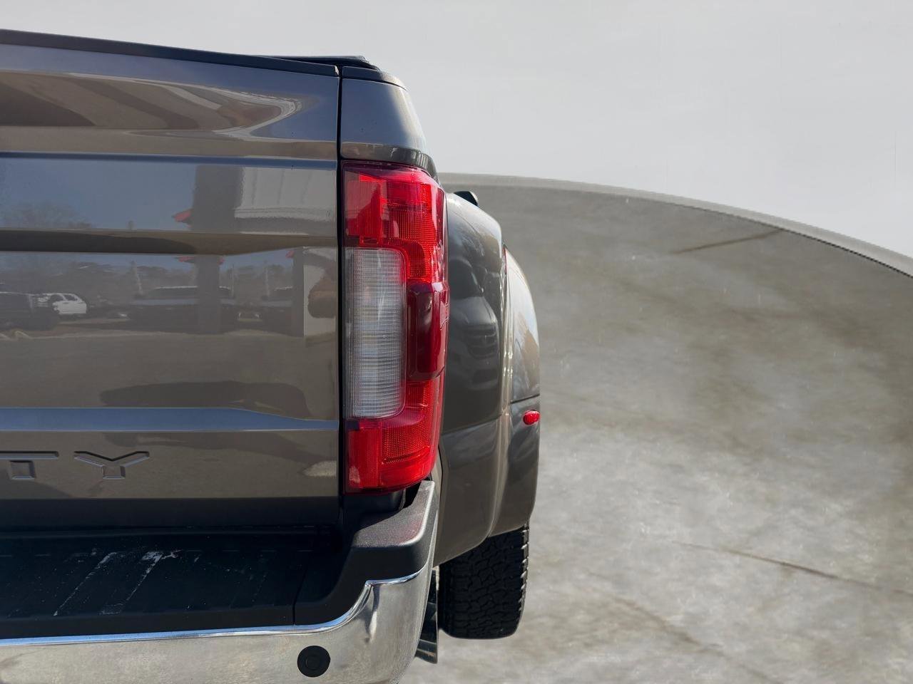 Used 2019 Ford F350 Lariat w/ Lariat Ultimate Package image 9