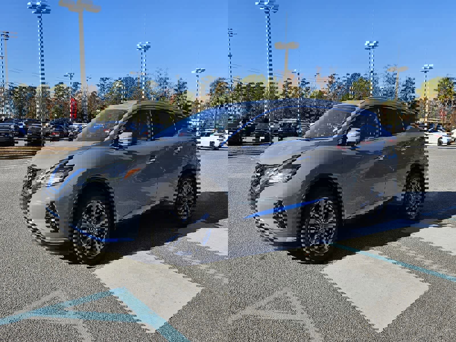 Used 2023 Nissan Murano Platinum w/ Cargo Package image 2