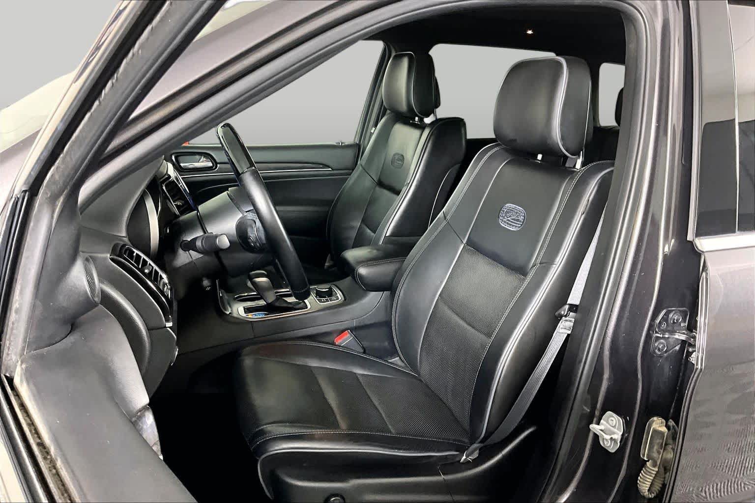 Used 2020 Jeep Grand Cherokee Overland AWD/4WD image 8
