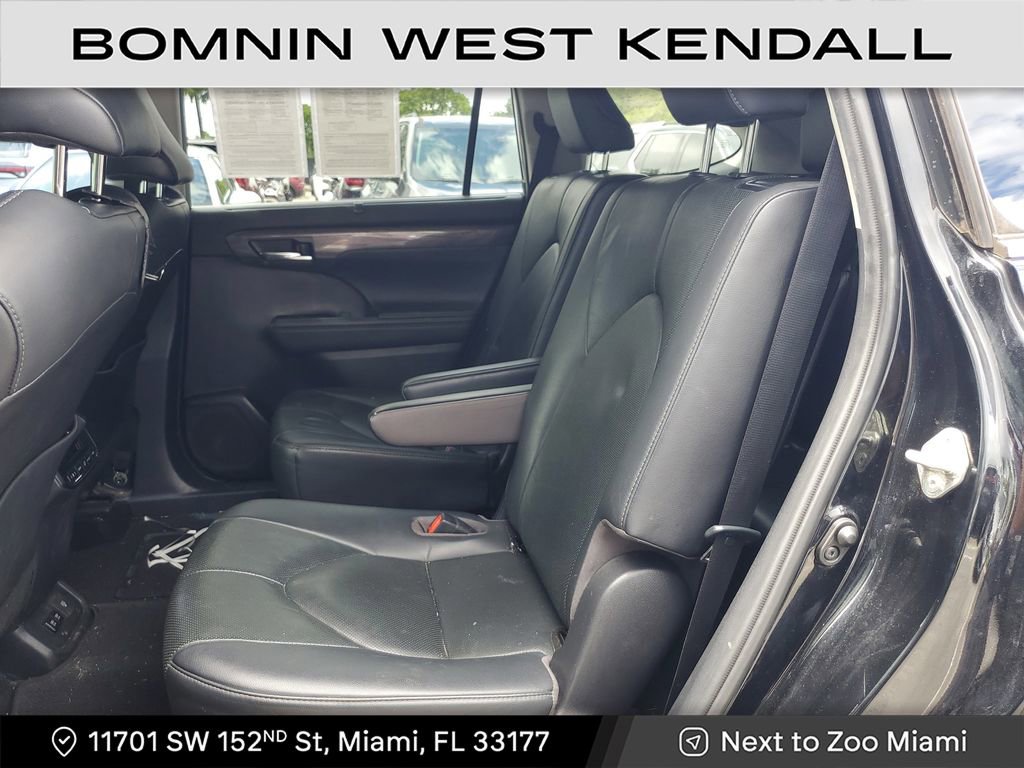 Used 2020 Toyota Highlander Limited image 19