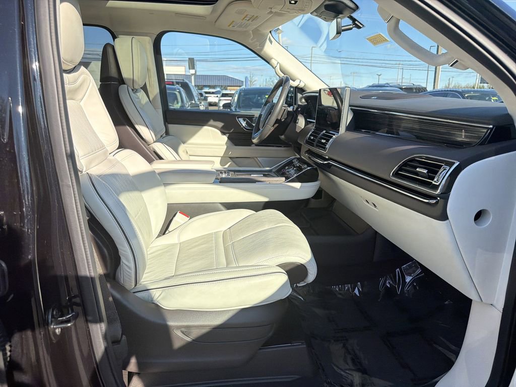 Used 2023 Lincoln Navigator L Black Label image 15