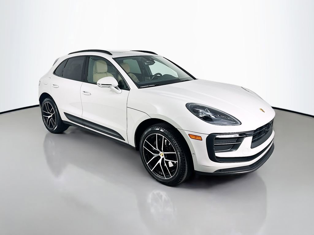 Certified 2023 Porsche Macan image 7