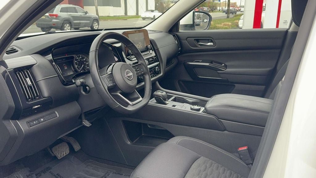 Used 2022 Nissan Pathfinder SV AWD/4WD image 31
