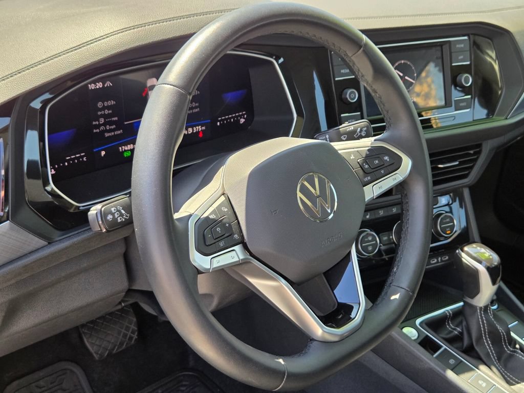 Used 2024 Volkswagen Jetta SE w/ Panoramic Sunroof Package FWD image 19