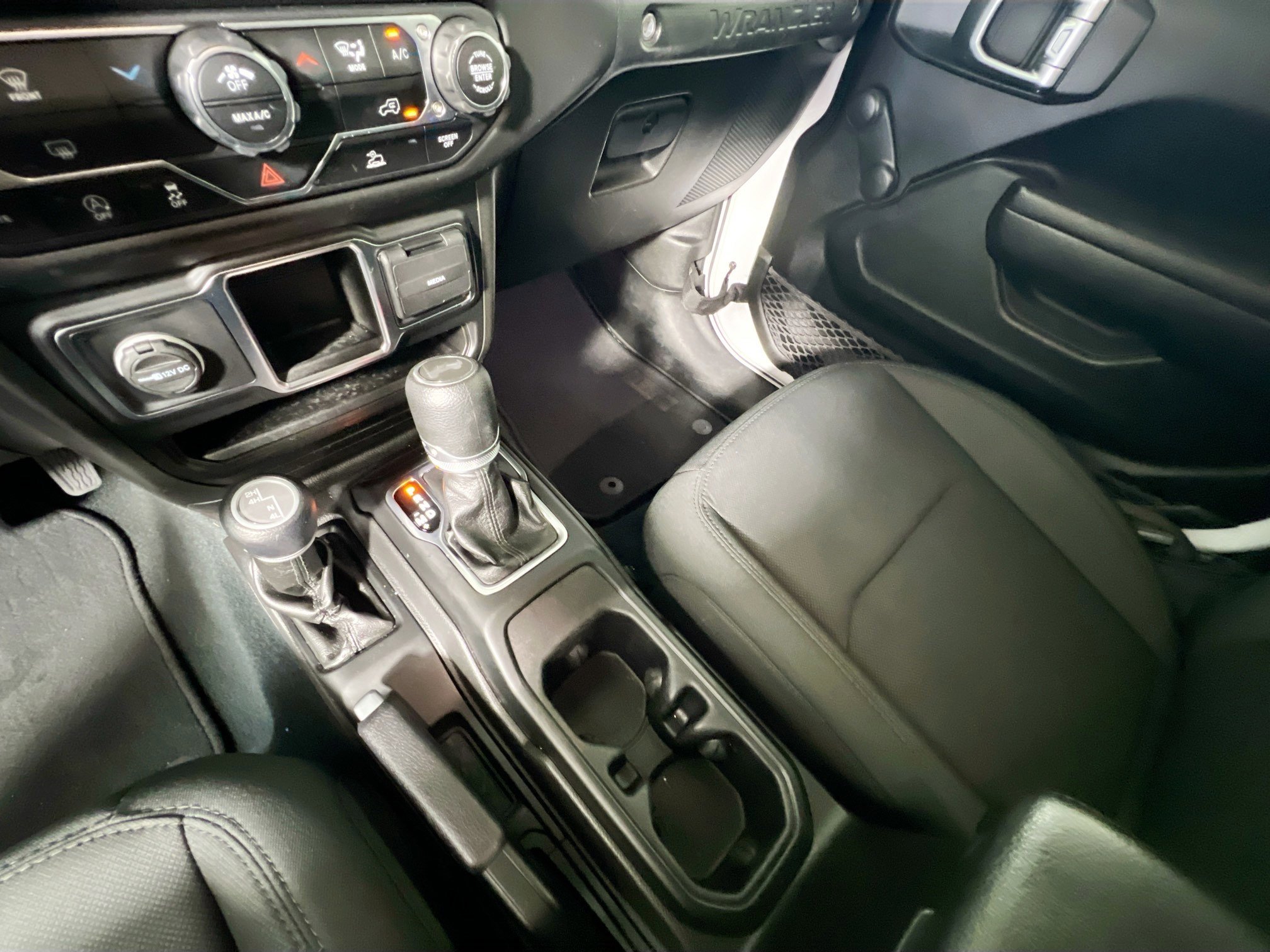 Used 2022 Jeep Wrangler Sport image 26