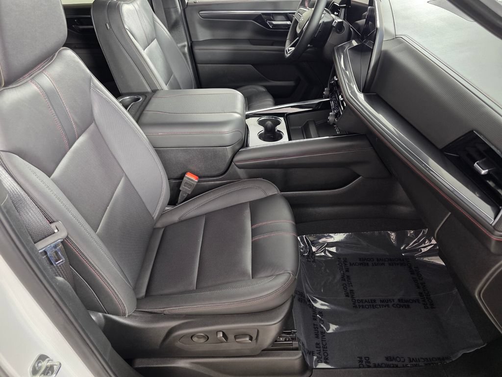 Used 2025 Chevrolet Suburban RST w/ RST Capability Package AWD/4WD image 32