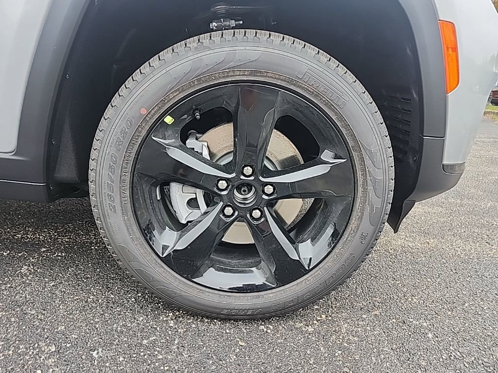 New 2025 Jeep Grand Cherokee L Limited w/ Black Appearance Package image 9