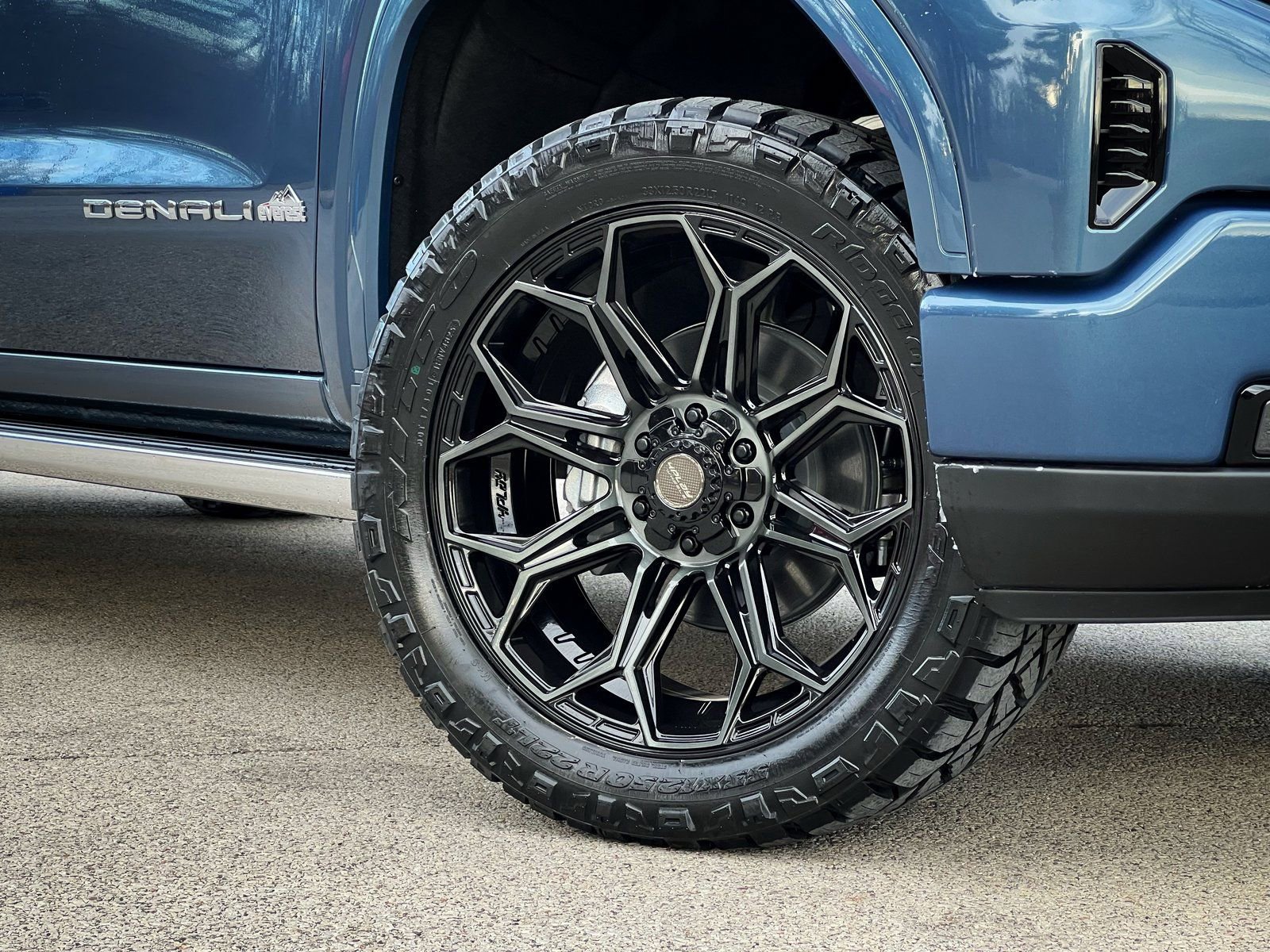 New 2026 GMC Sierra 1500 Denali w/ Denali Reserve Package image 4