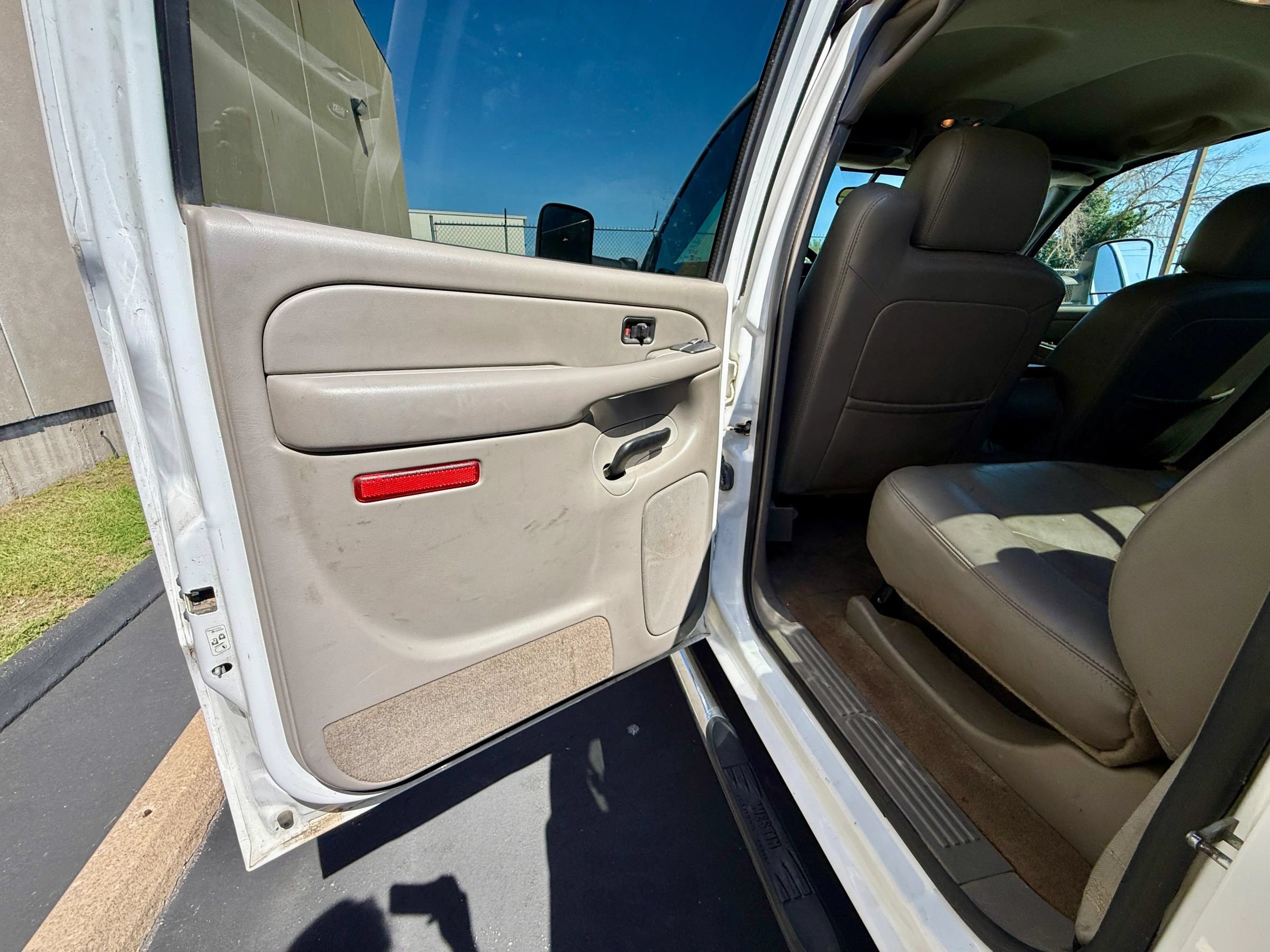 Used 2004 Chevrolet Silverado 3500 4x4 Crew Cab w/ Heavy-Duty Power Package image 39