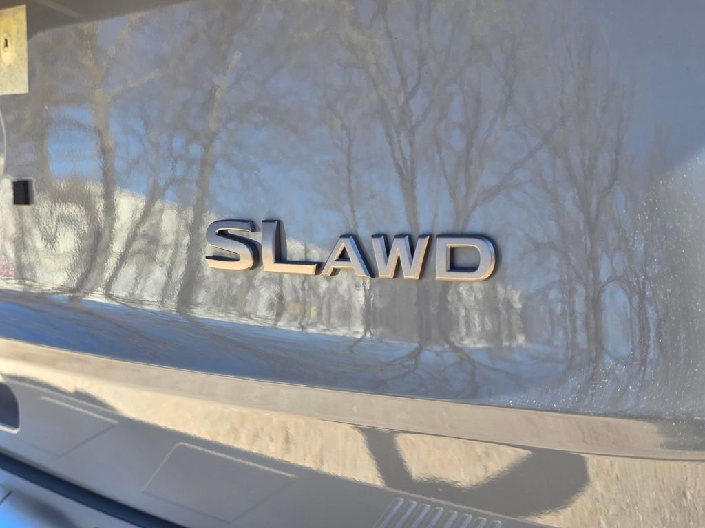 Used 2025 Nissan Rogue SL AWD/4WD image 6